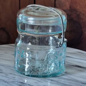 Vintage Atlas E-Z Seal Glass Jar
